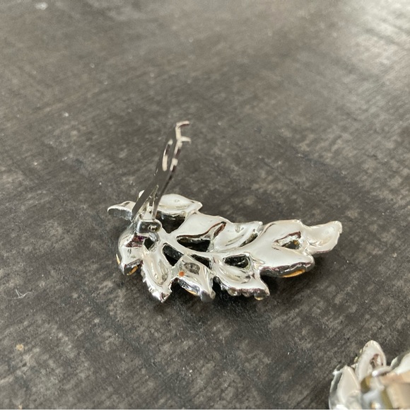 Vintage Clear rhinestones leaf dress clips. - Picture 3 of 6